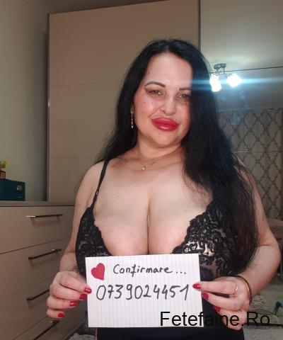 Show web pe WhatsApp cu Katymilf 45 de ani.